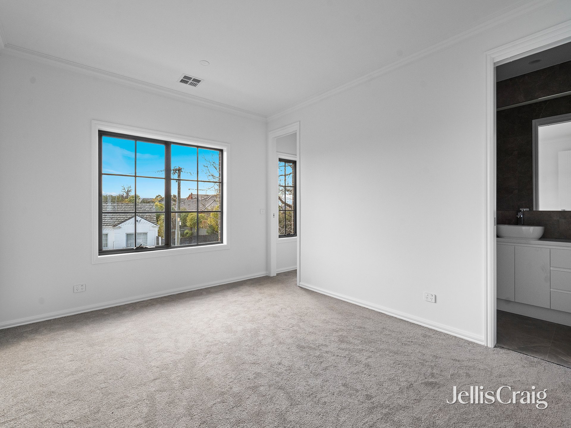 16B Dallas Street, Mount Waverley image 7