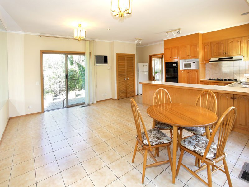 16B Dickens Street, Elwood image 5