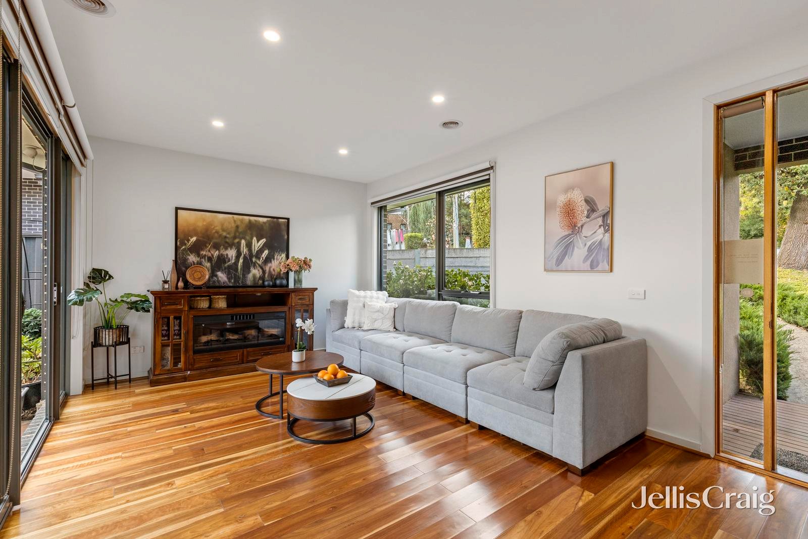 1/7-8 Seaton Court, Mount Waverley image 2