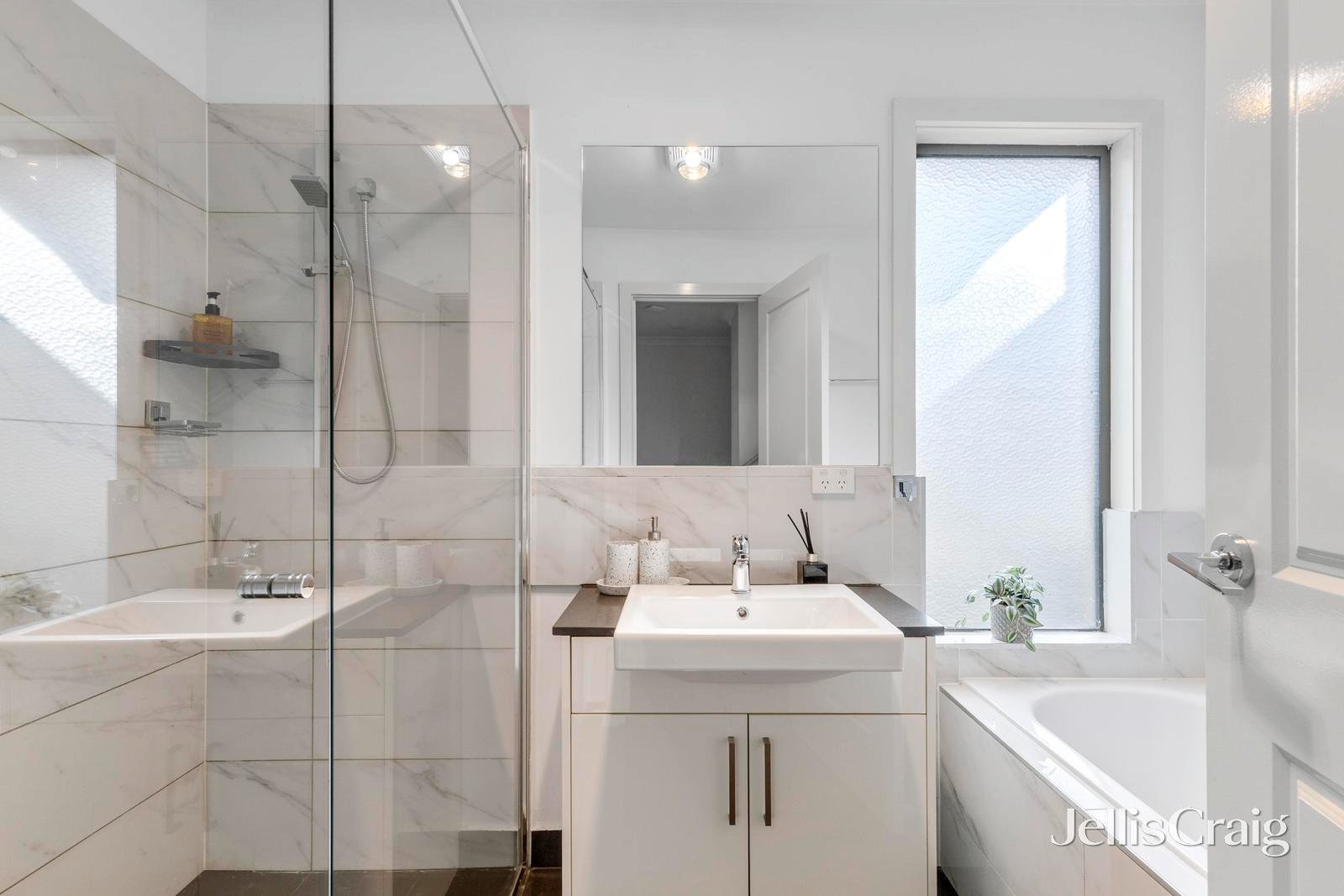 1/7-8 Seaton Court, Mount Waverley image 6