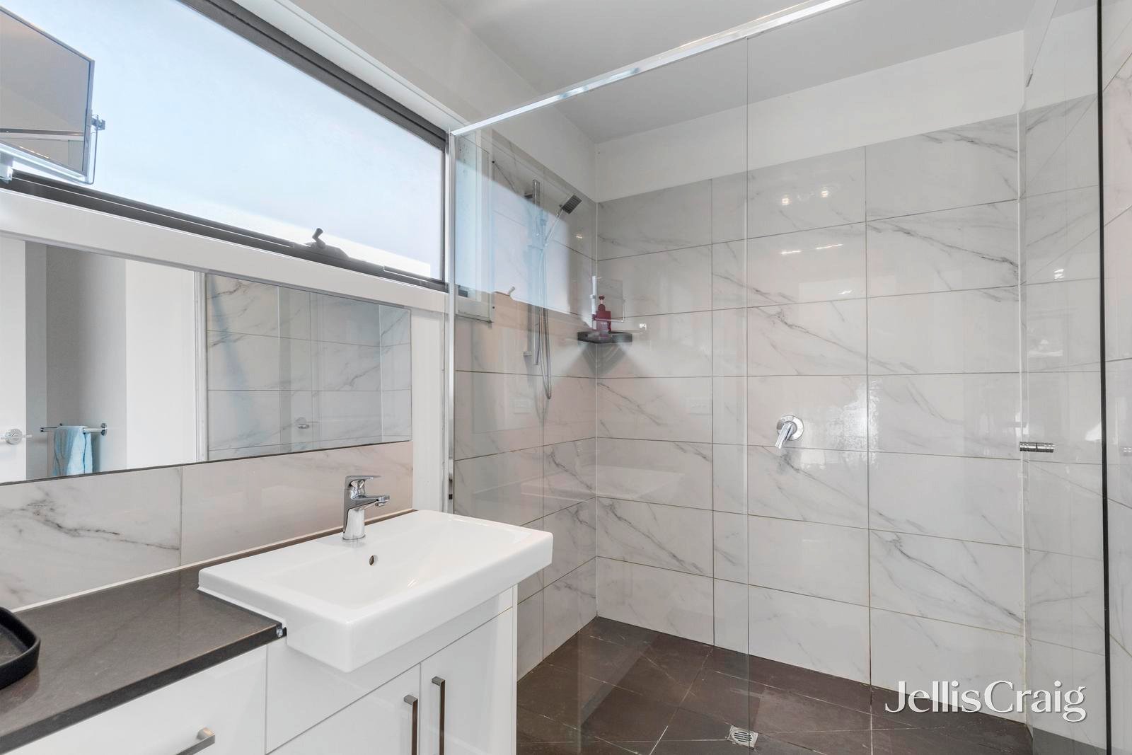 1/7-8 Seaton Court, Mount Waverley image 8
