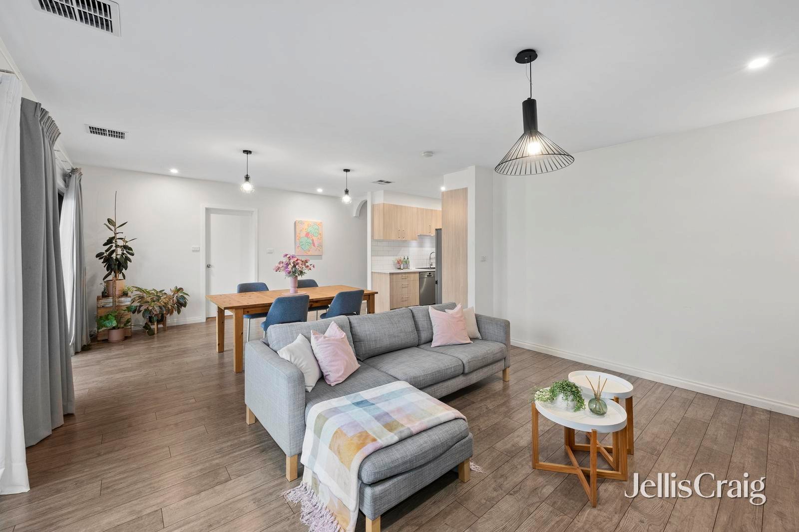 17 Adrienne Crescent, Mount&nbsp;Waverley image 3