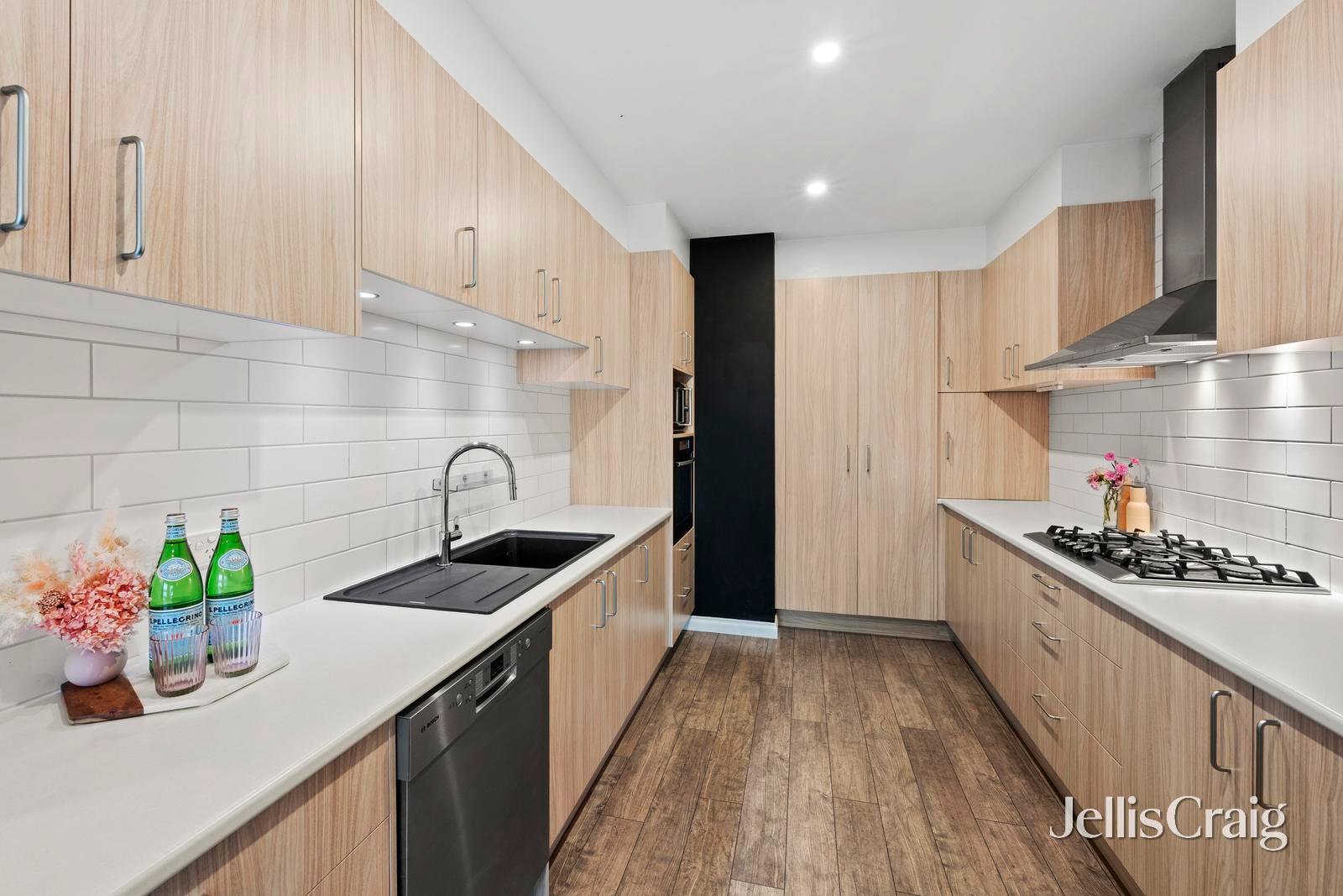 17 Adrienne Crescent, Mount&nbsp;Waverley image 5