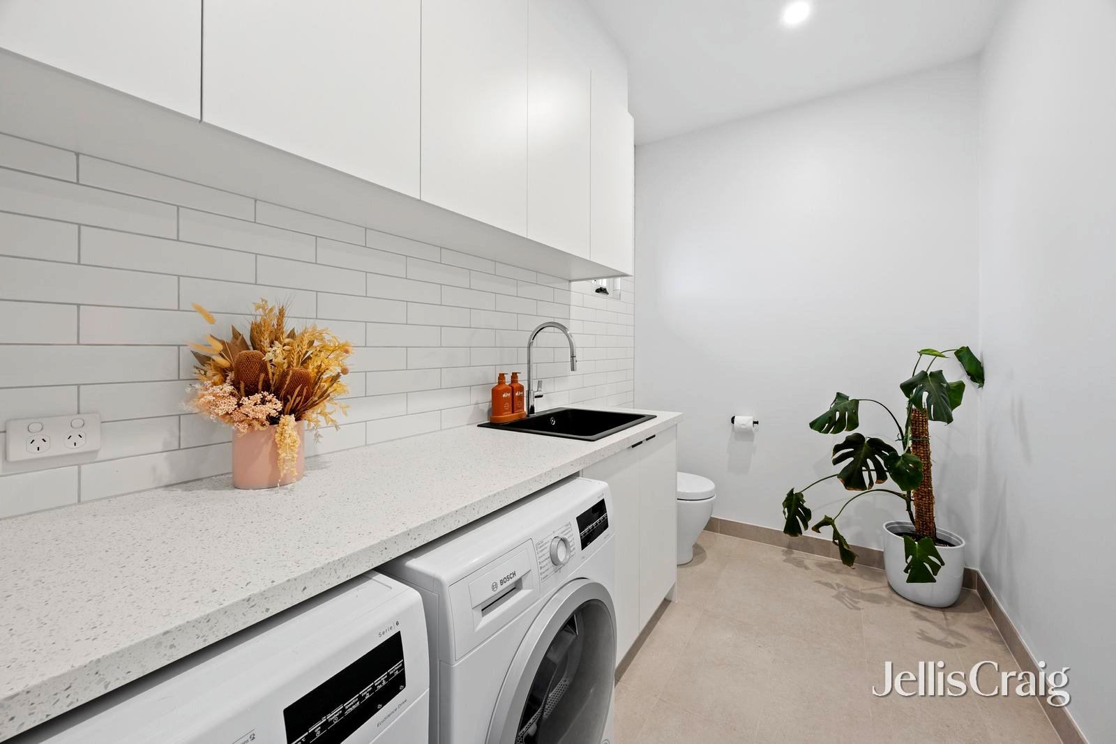 17 Adrienne Crescent, Mount&nbsp;Waverley image 7