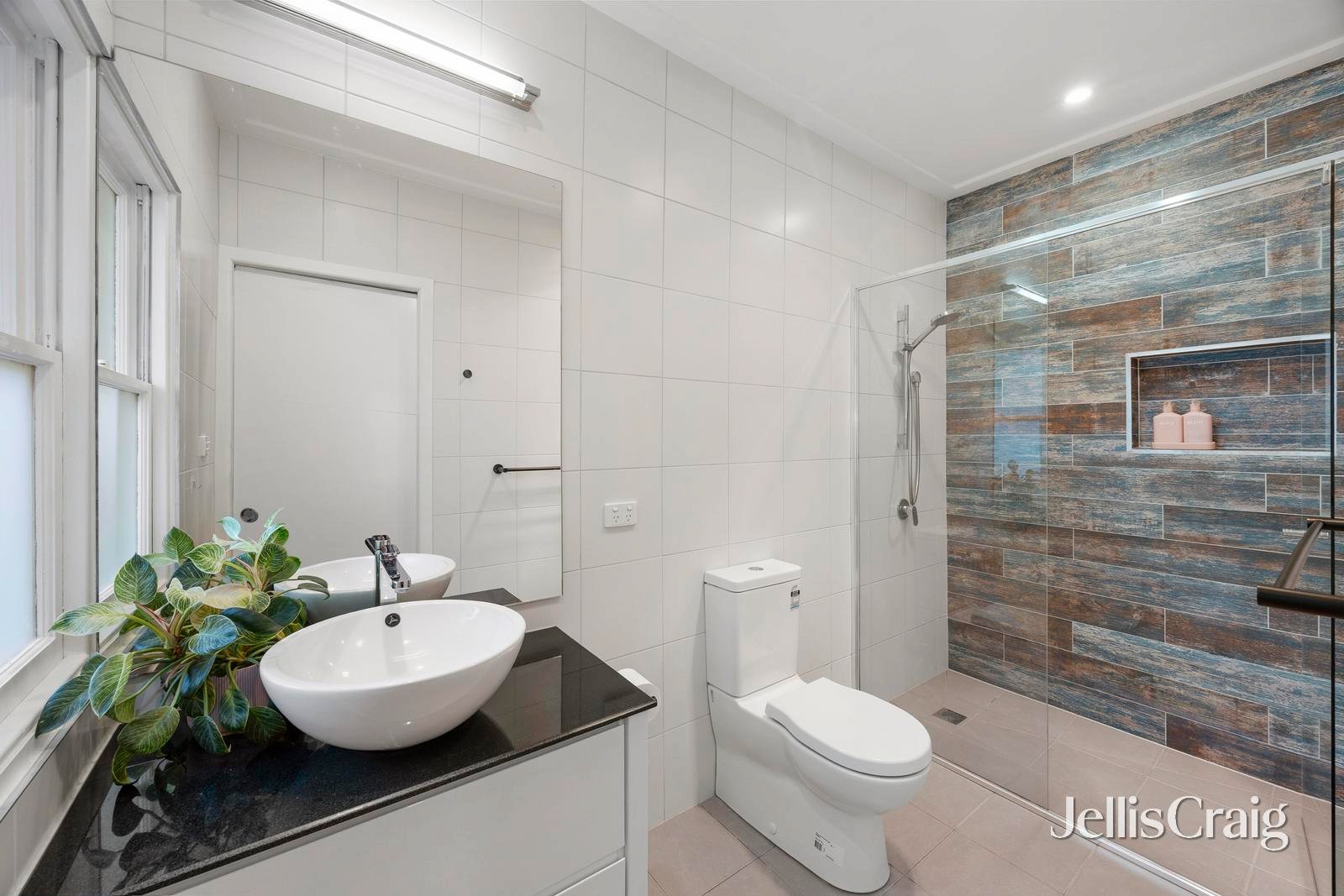 17 Adrienne Crescent, Mount&nbsp;Waverley image 9