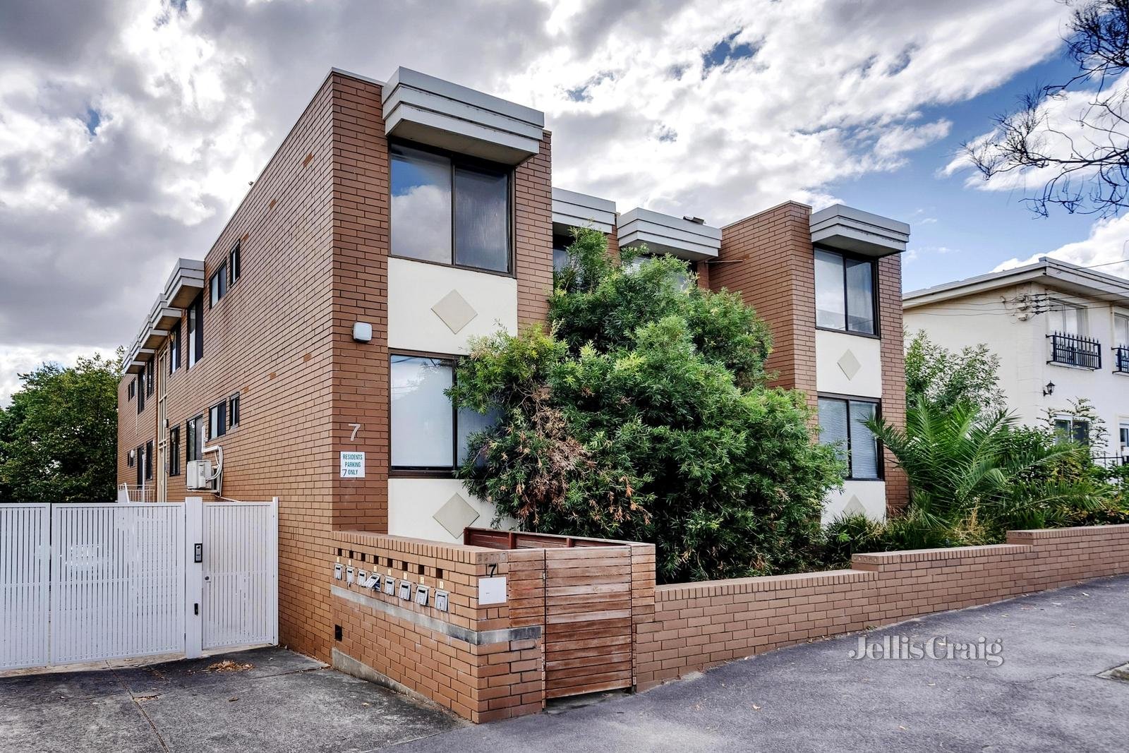 1/7 Allard Street, Brunswick West image 2