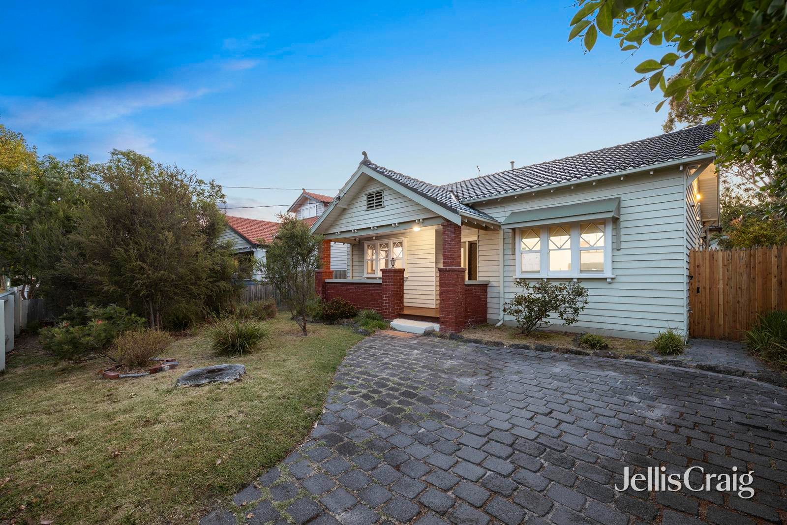 17 Ardyne Street, Murrumbeena image 2