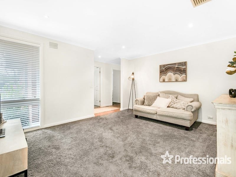 17 Aylesbury Avenue, Bayswater North image 4