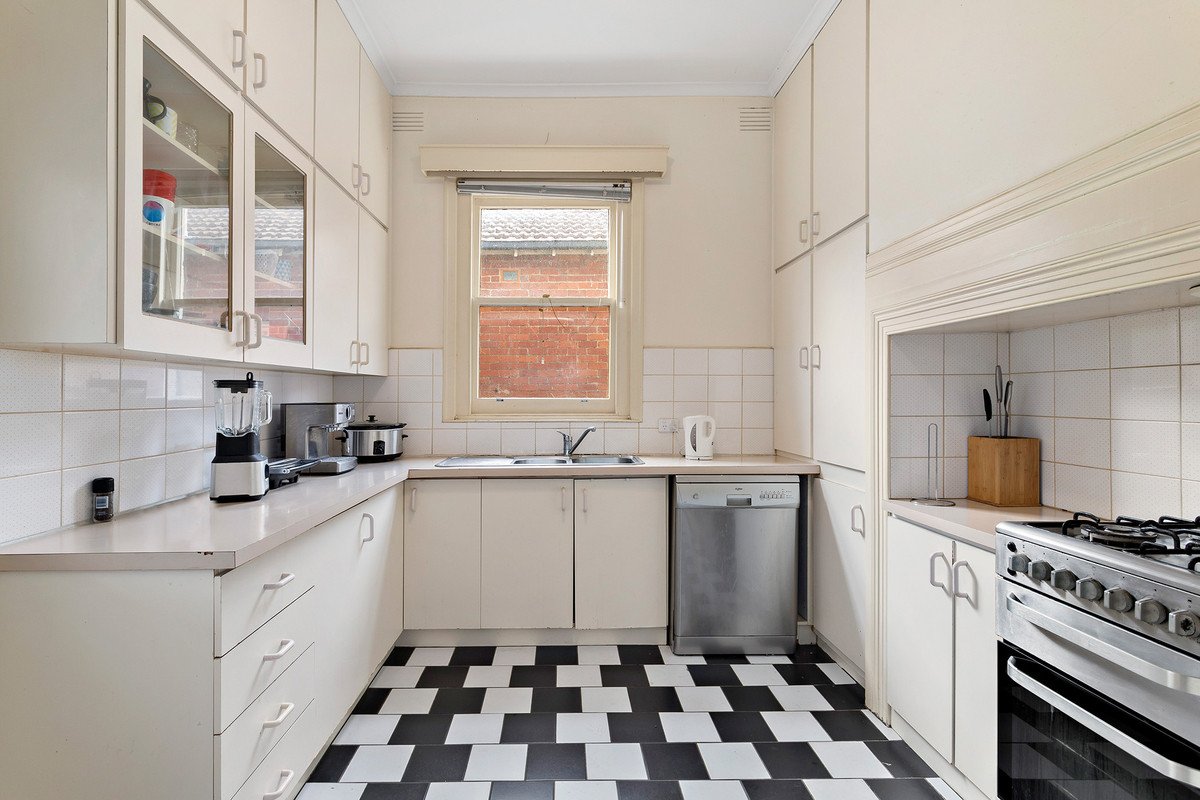 17 Banool Avenue, Kew image 3