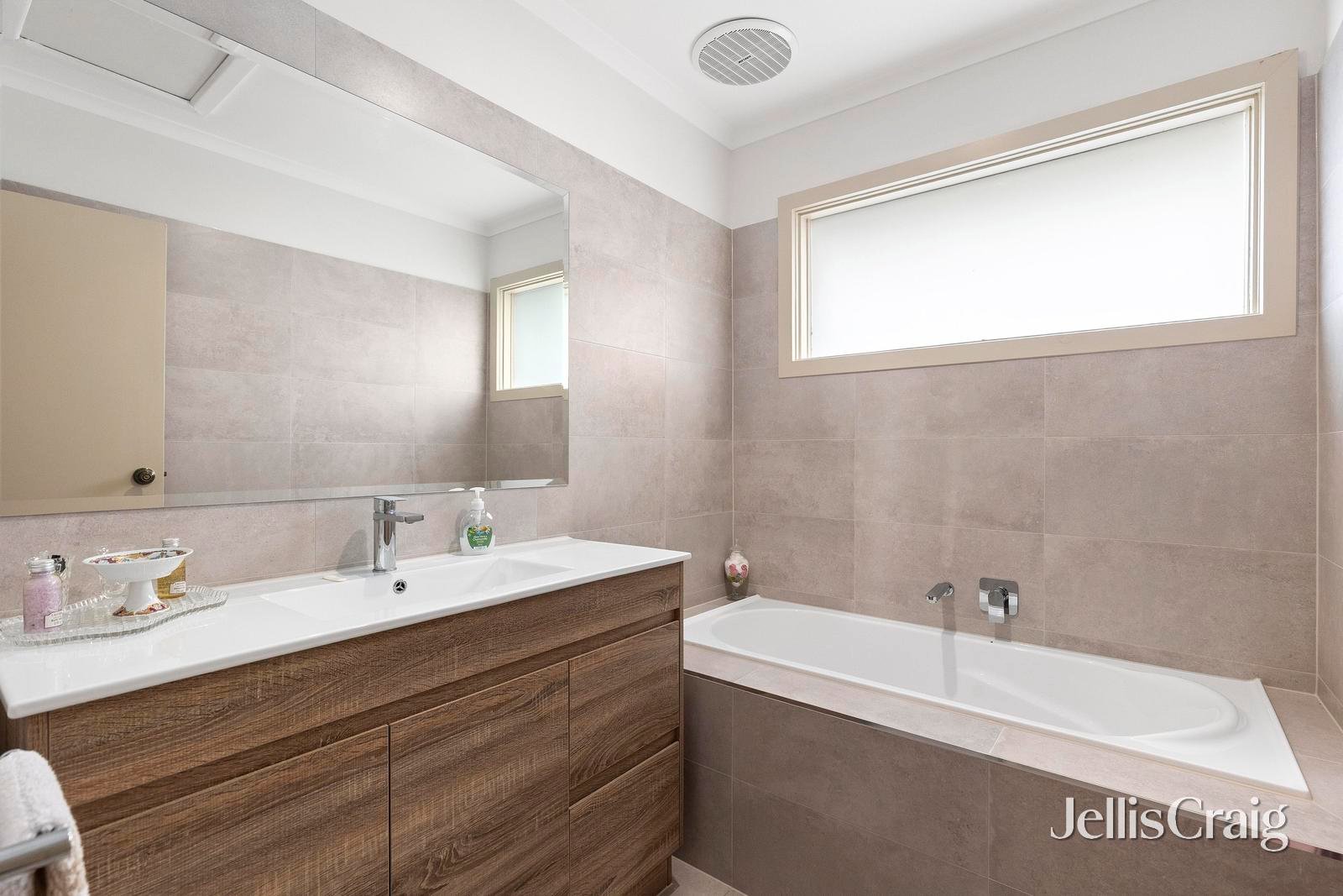 17 Barton Street, Doncaster East image 7