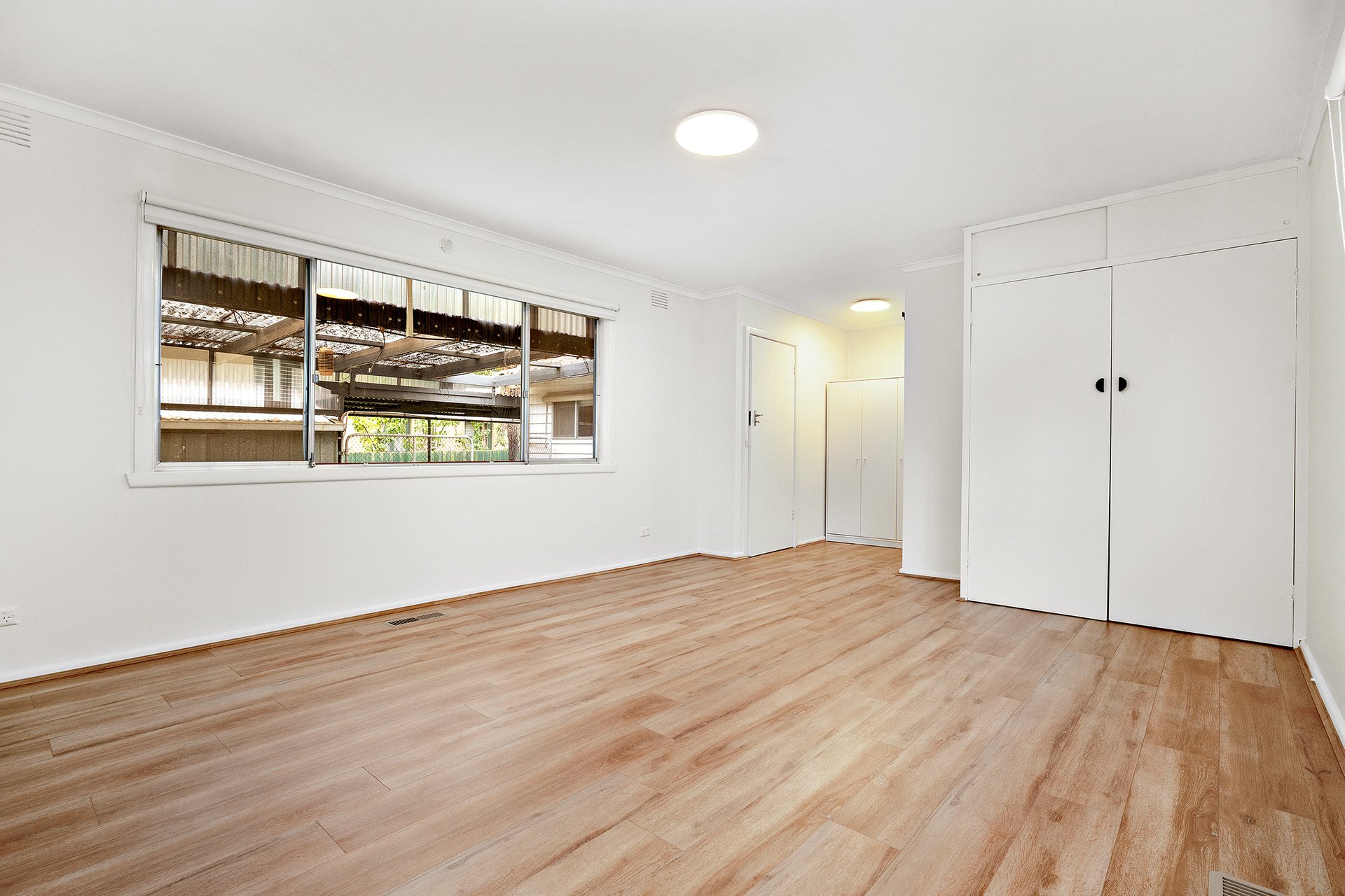 Property Gallery Thumbnail 3