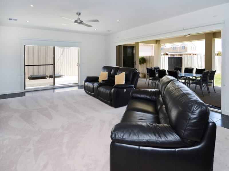 17 Birchwood Drive, St Albans Park image 4