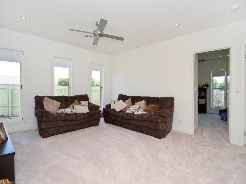 17 Birchwood Drive, St Albans Park image 5
