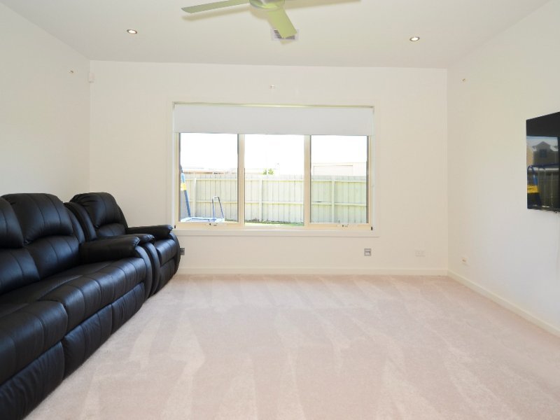17 Birchwood Drive, St Albans Park image 6
