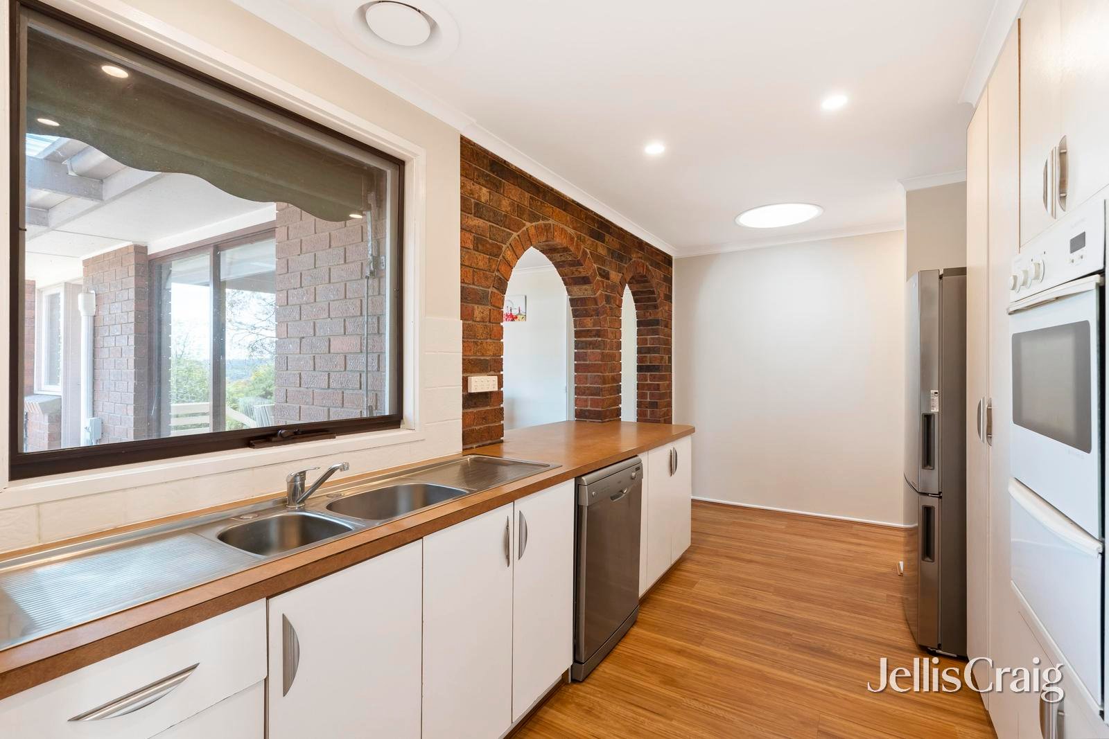 17 Blueberry Road, Mooroolbark image 2