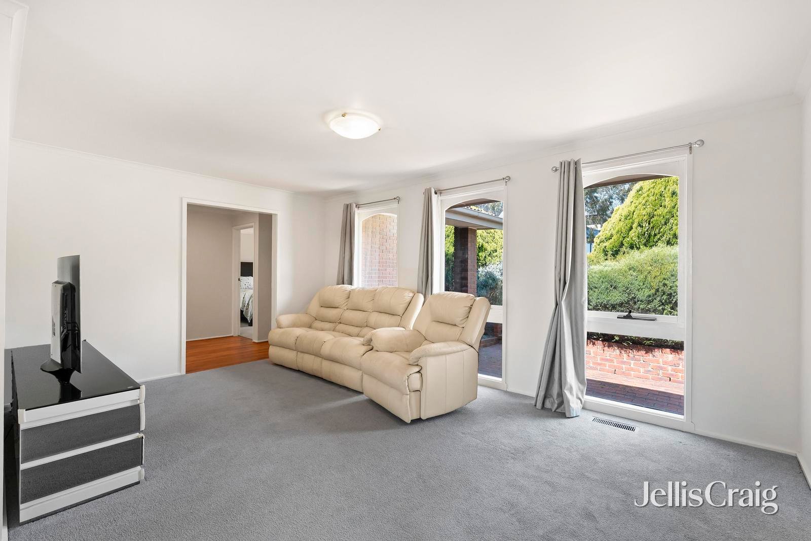 17 Blueberry Road, Mooroolbark image 5