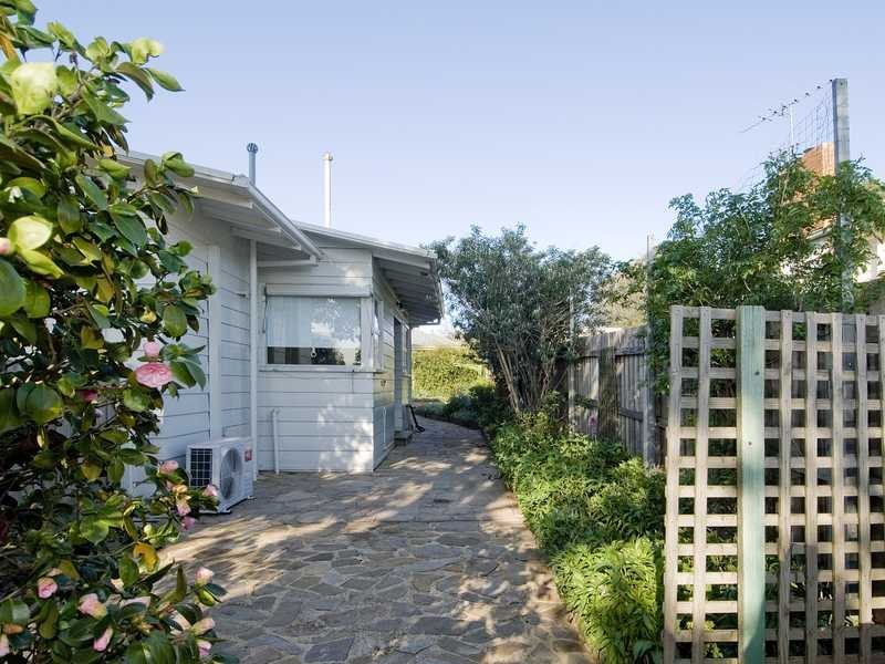 17 Brocka Avenue, Belmont image 11