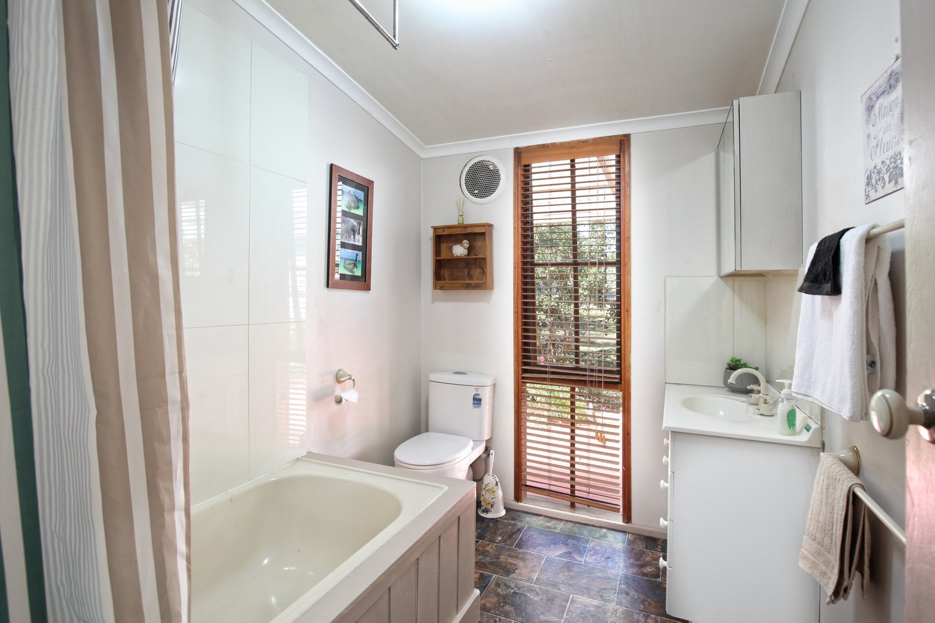 Property Gallery Thumbnail 11