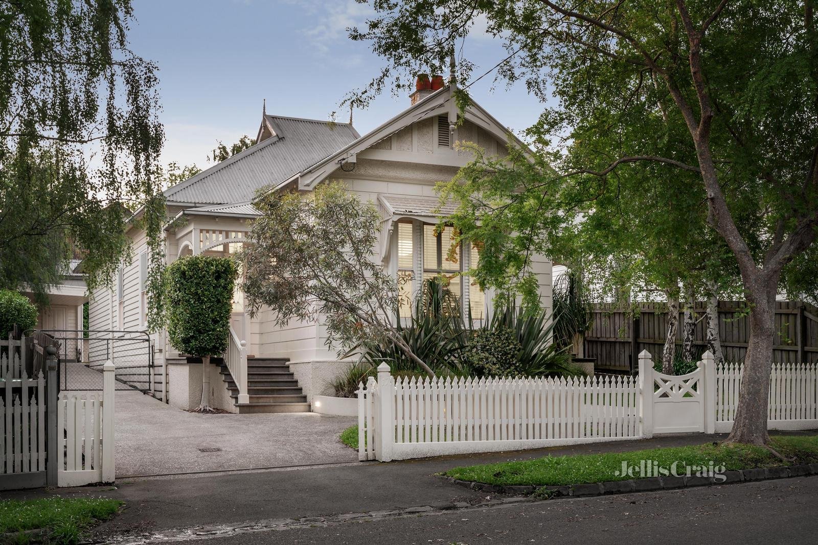 17 Byron Street, Kew image 2