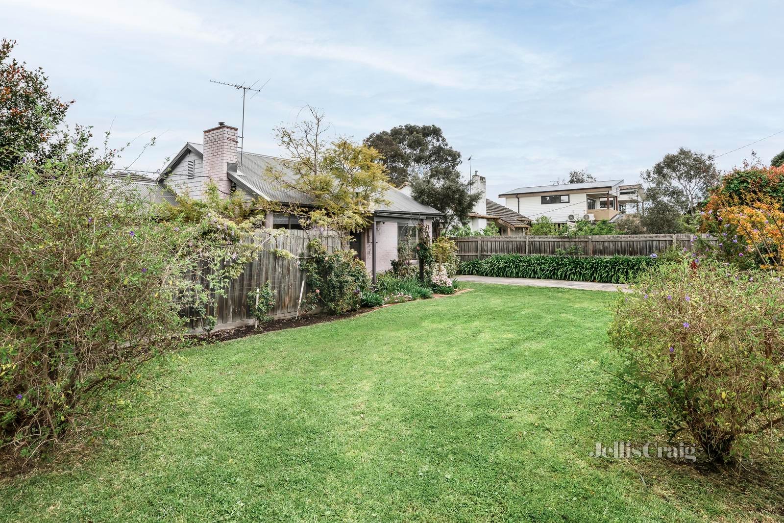 17 Carbeena Parade, Heidelberg West image 13