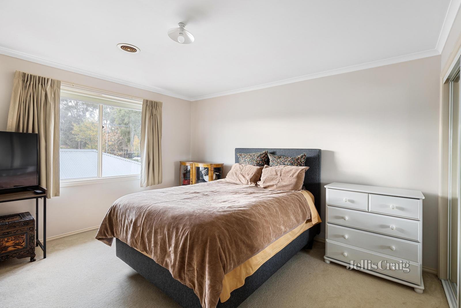 17 Cascades View, Yallambie image 8