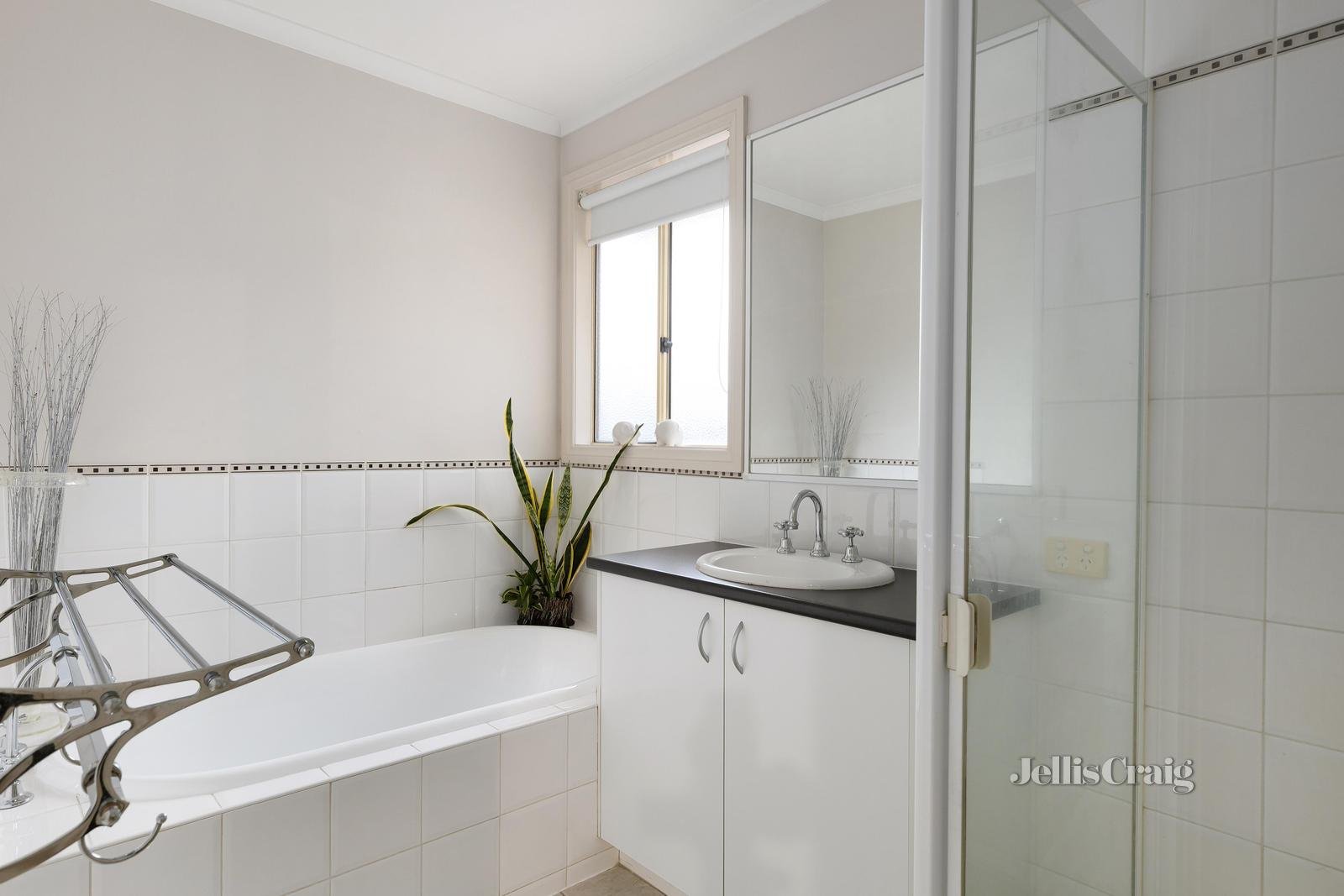 17 Cascades View, Yallambie image 11