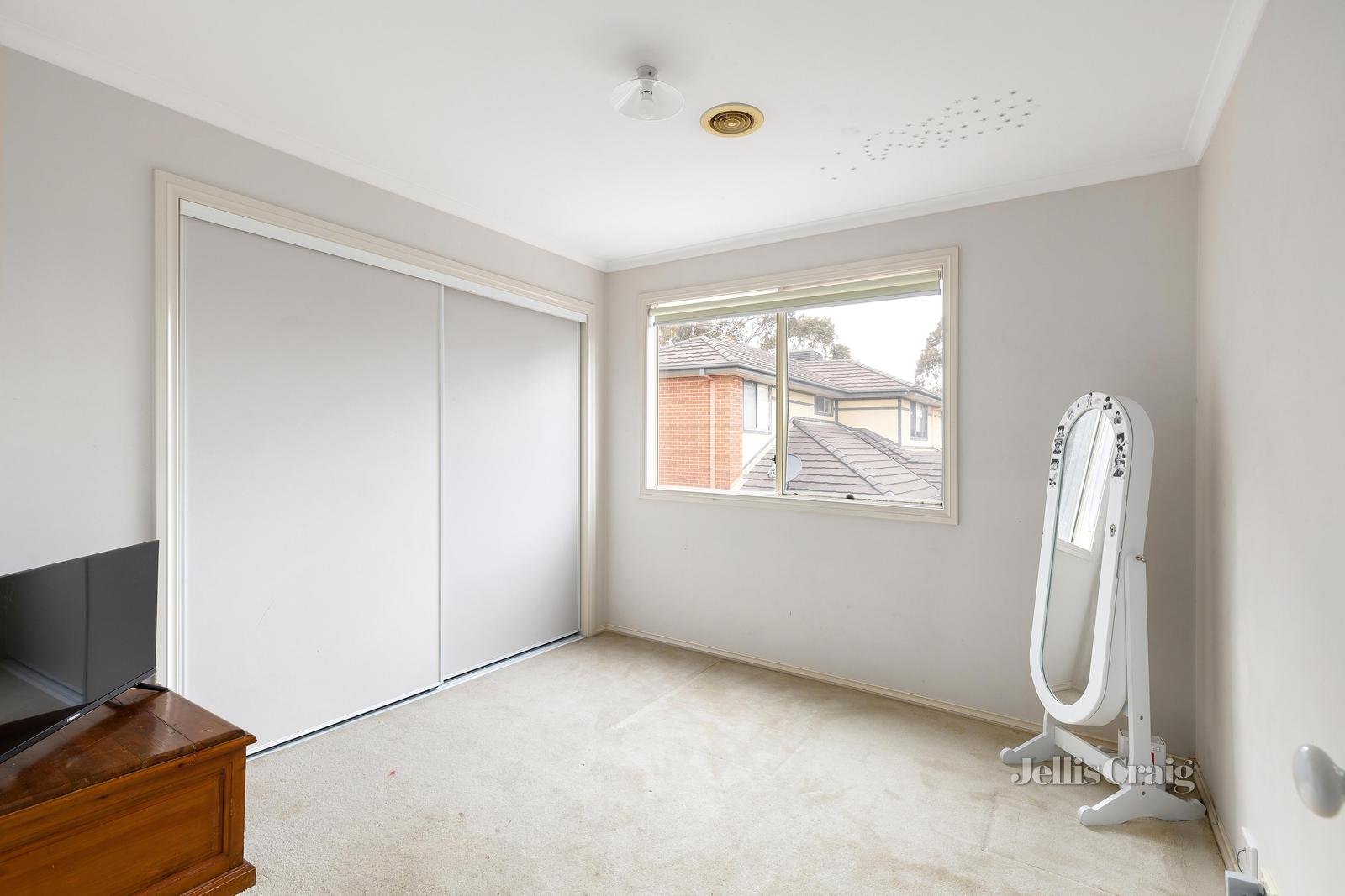 17 Cascades View, Yallambie image 12
