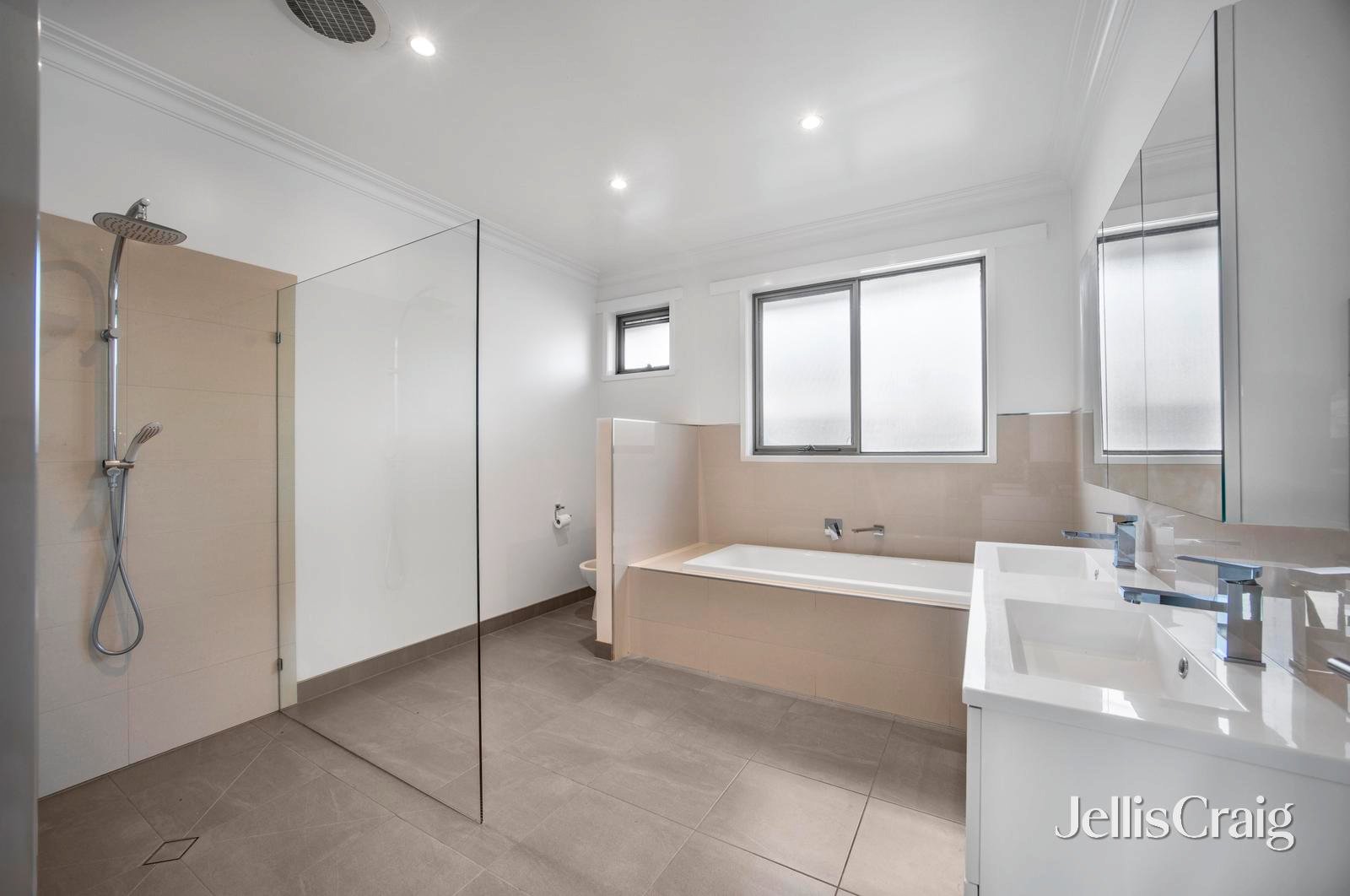 17 Cedar Avenue, Alfredton image 5