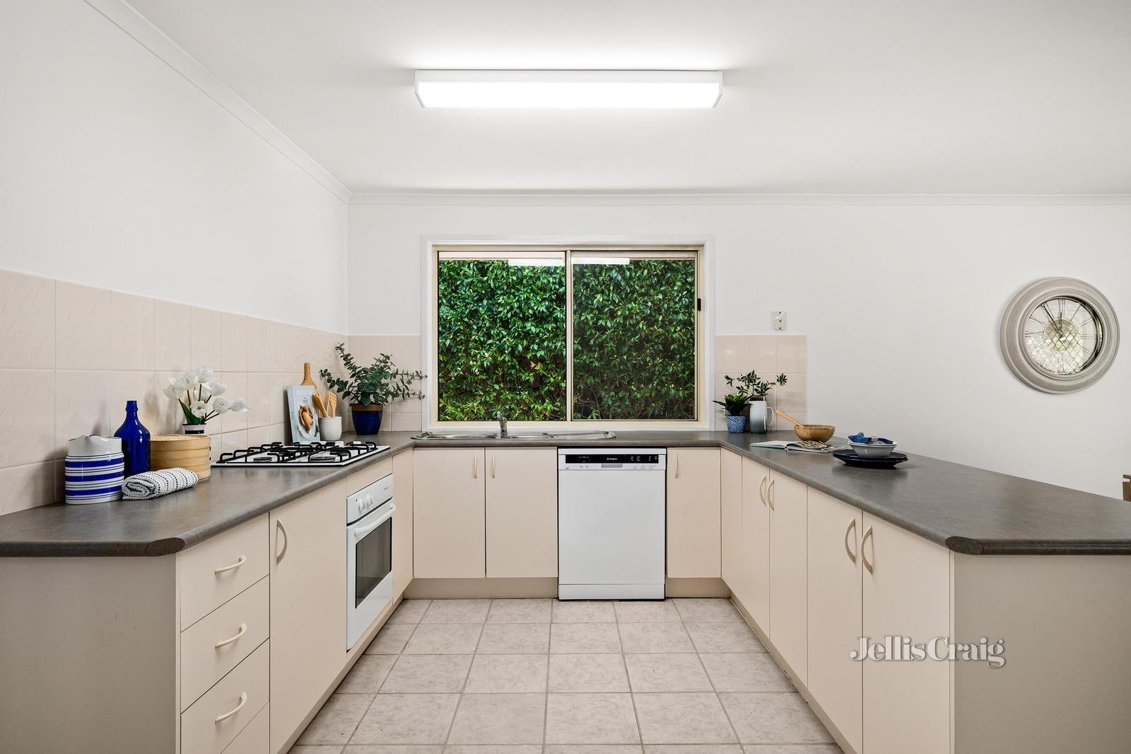 17 Charlwood Drive, Mooroolbark image 4