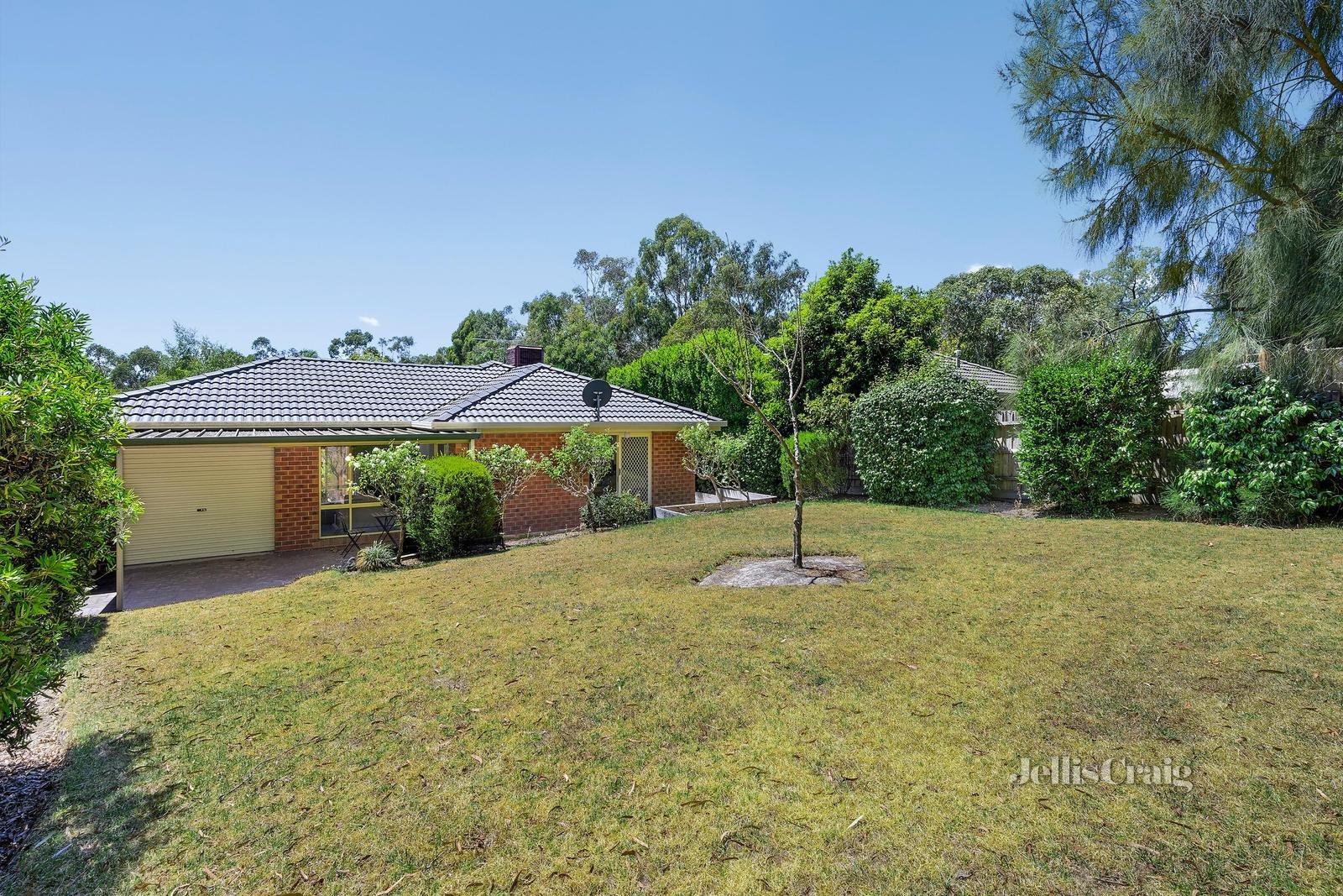 17 Charlwood Drive, Mooroolbark image 8