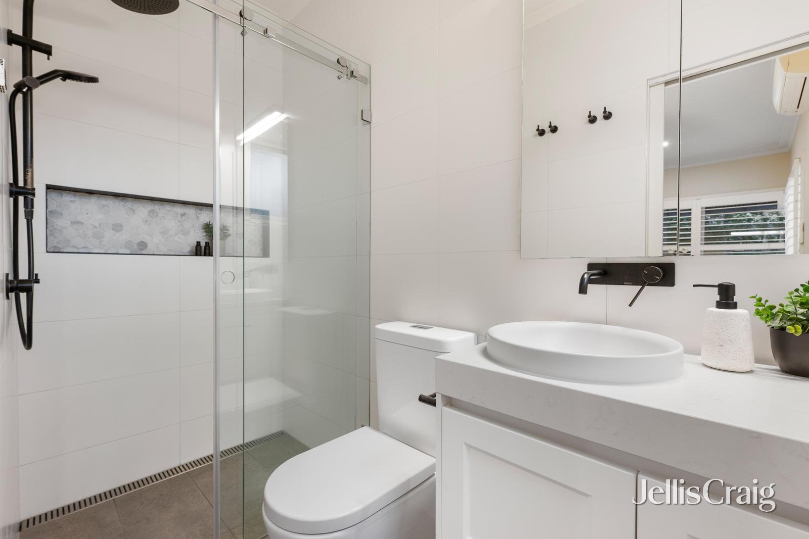 17 Clifton Street, Blackburn image 7