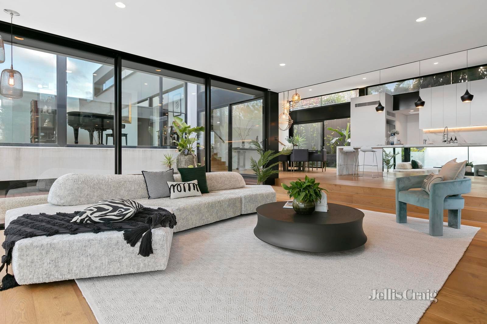 17 Cumberland Avenue, Balwyn North image 2