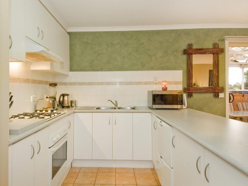 17 Cypress Crescent, Leopold image 4