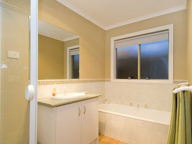 17 Cypress Crescent, Leopold image 9