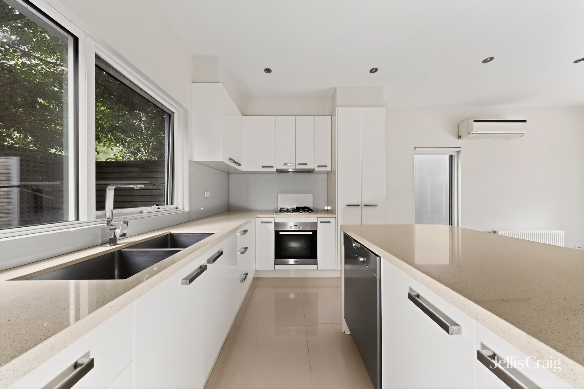 17 Daphne Street, Canterbury image 5