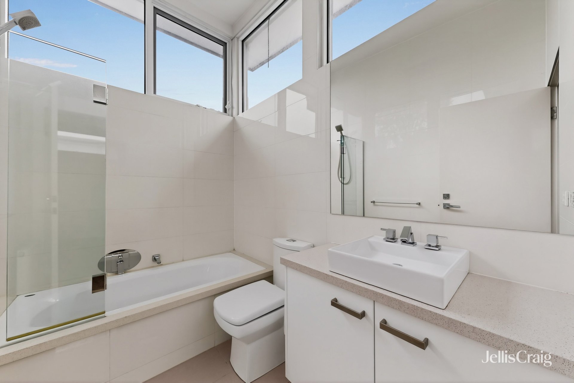 17 Daphne Street, Canterbury image 9