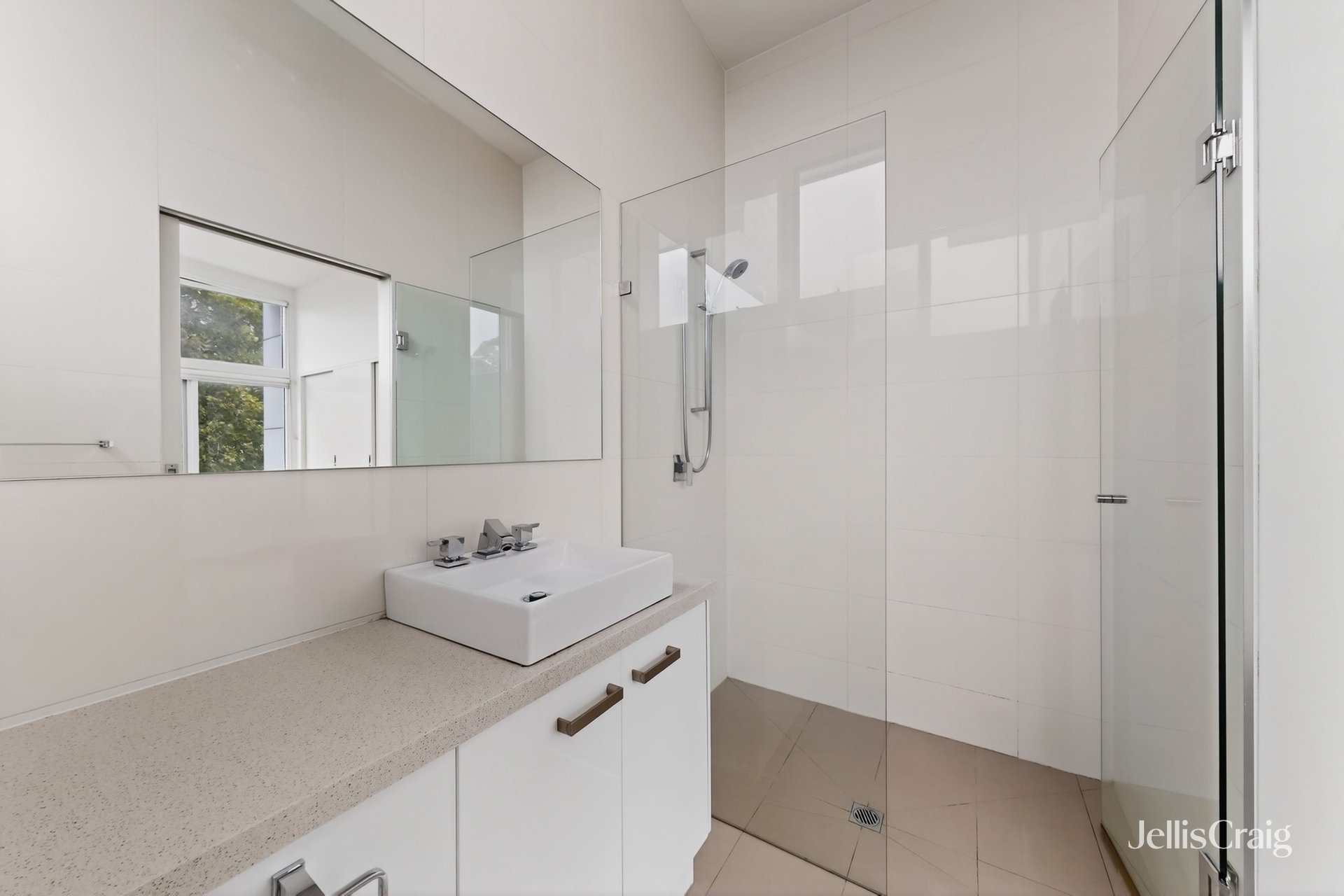 17 Daphne Street, Canterbury image 10