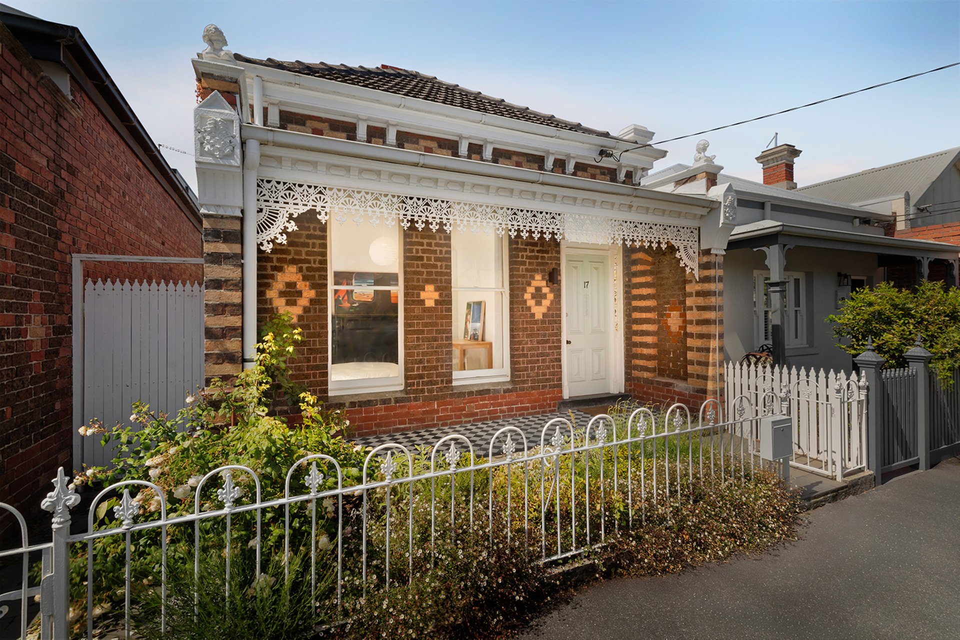 17 Dinsdale Street