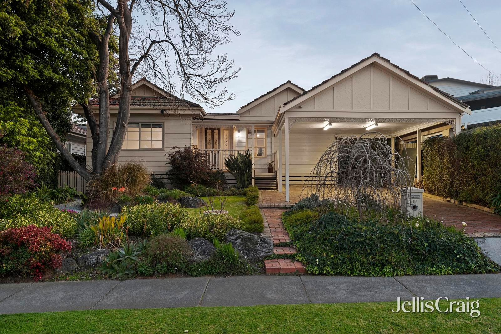 17 Dobson Avenue, Rosanna image 1