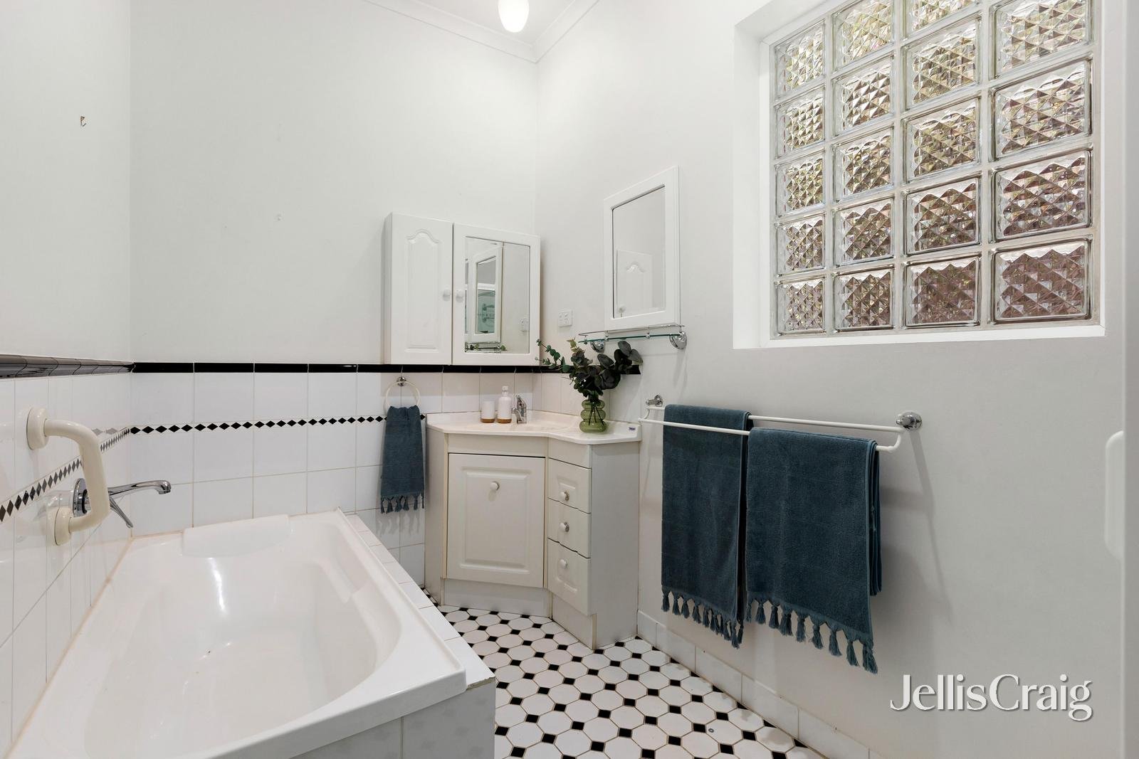 17 Docker Street, Elwood image 8