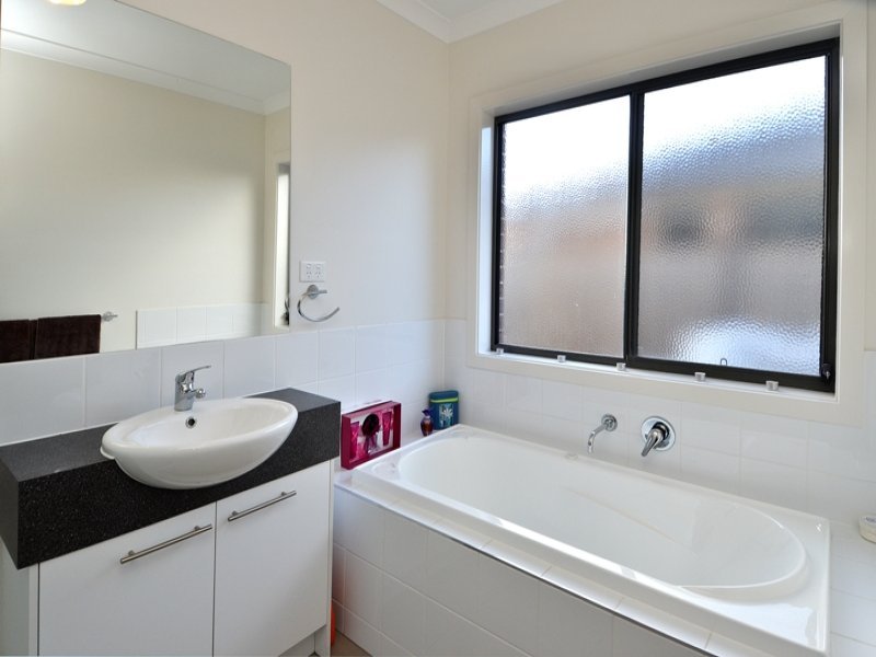 17 Ebbtide Drive, Leopold image 9