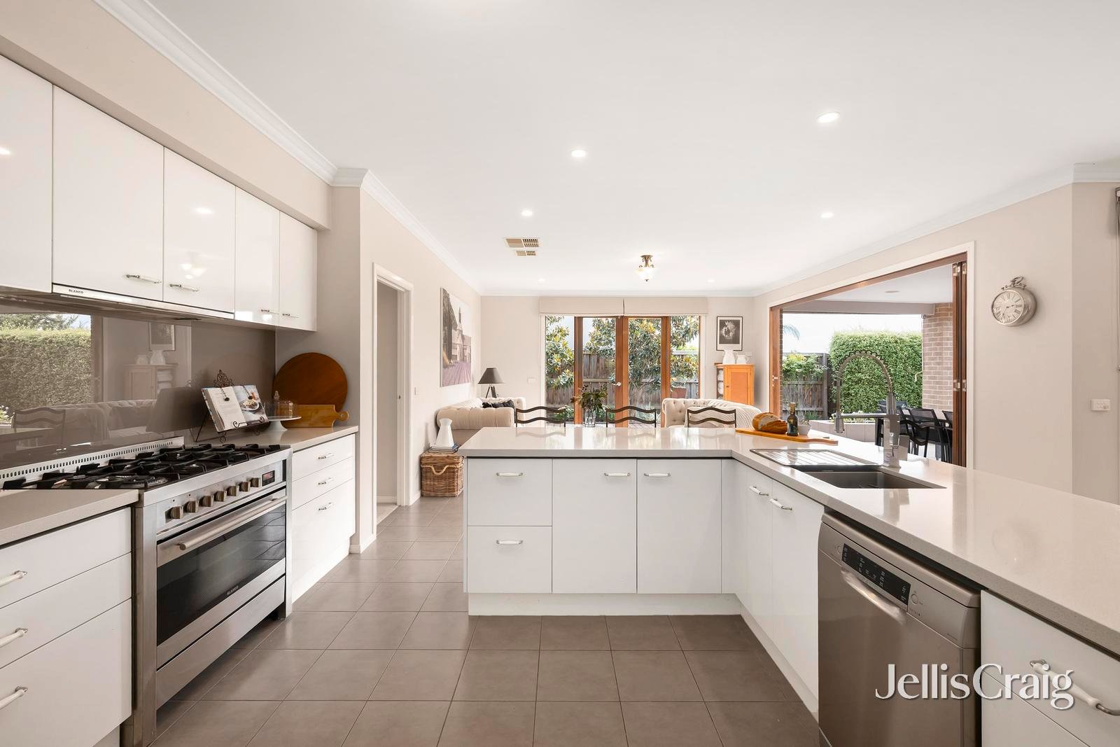 17 Empire Drive, Mooroolbark image 8