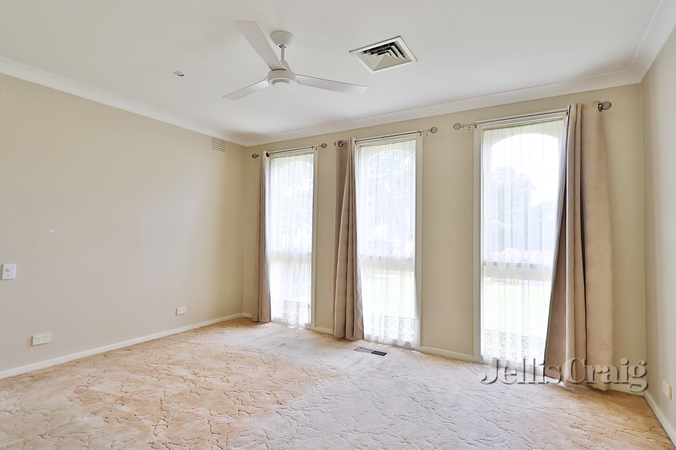 17 Galahad Crescent, Glen&nbsp;Waverley image 6