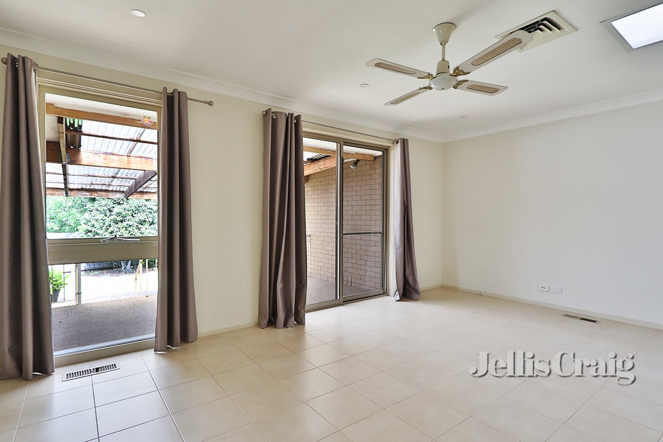 17 Galahad Crescent, Glen&nbsp;Waverley image 3