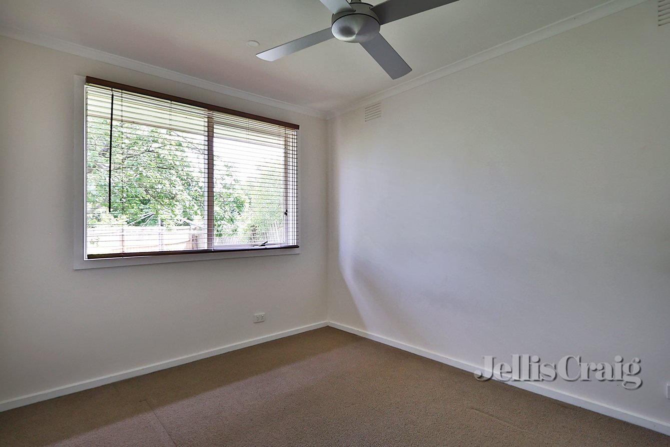 17 Galahad Crescent, Glen&nbsp;Waverley image 8
