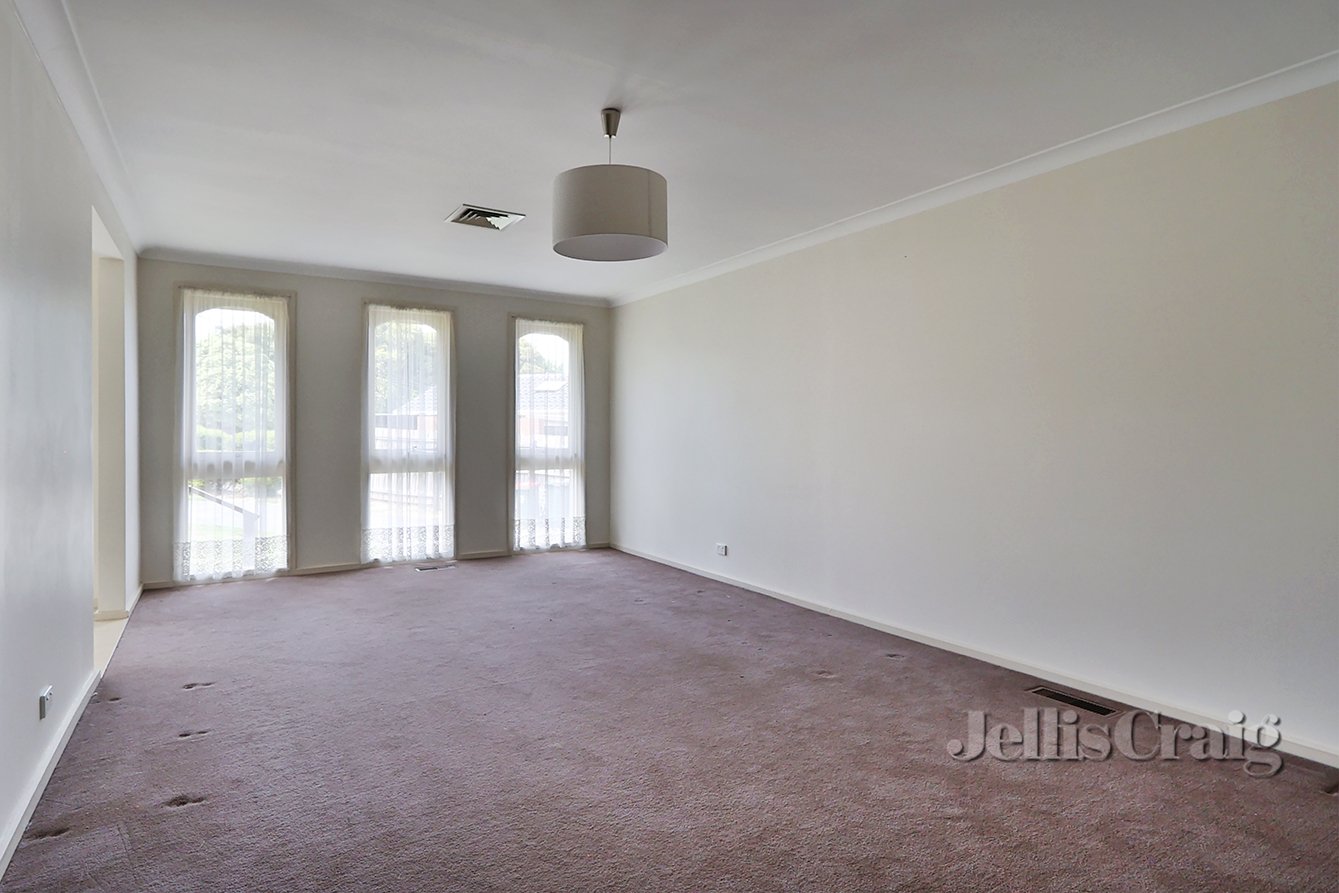 17 Galahad Crescent, Glen&nbsp;Waverley image 4