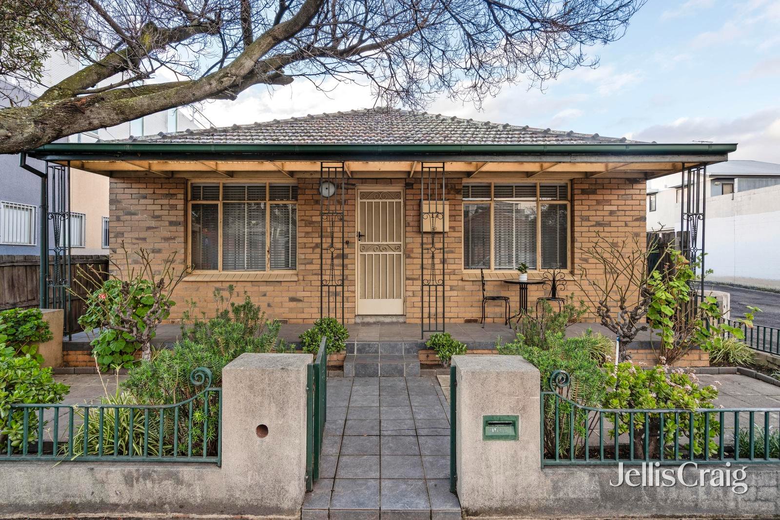 17 Glenlyon Road, Brunswick image 1