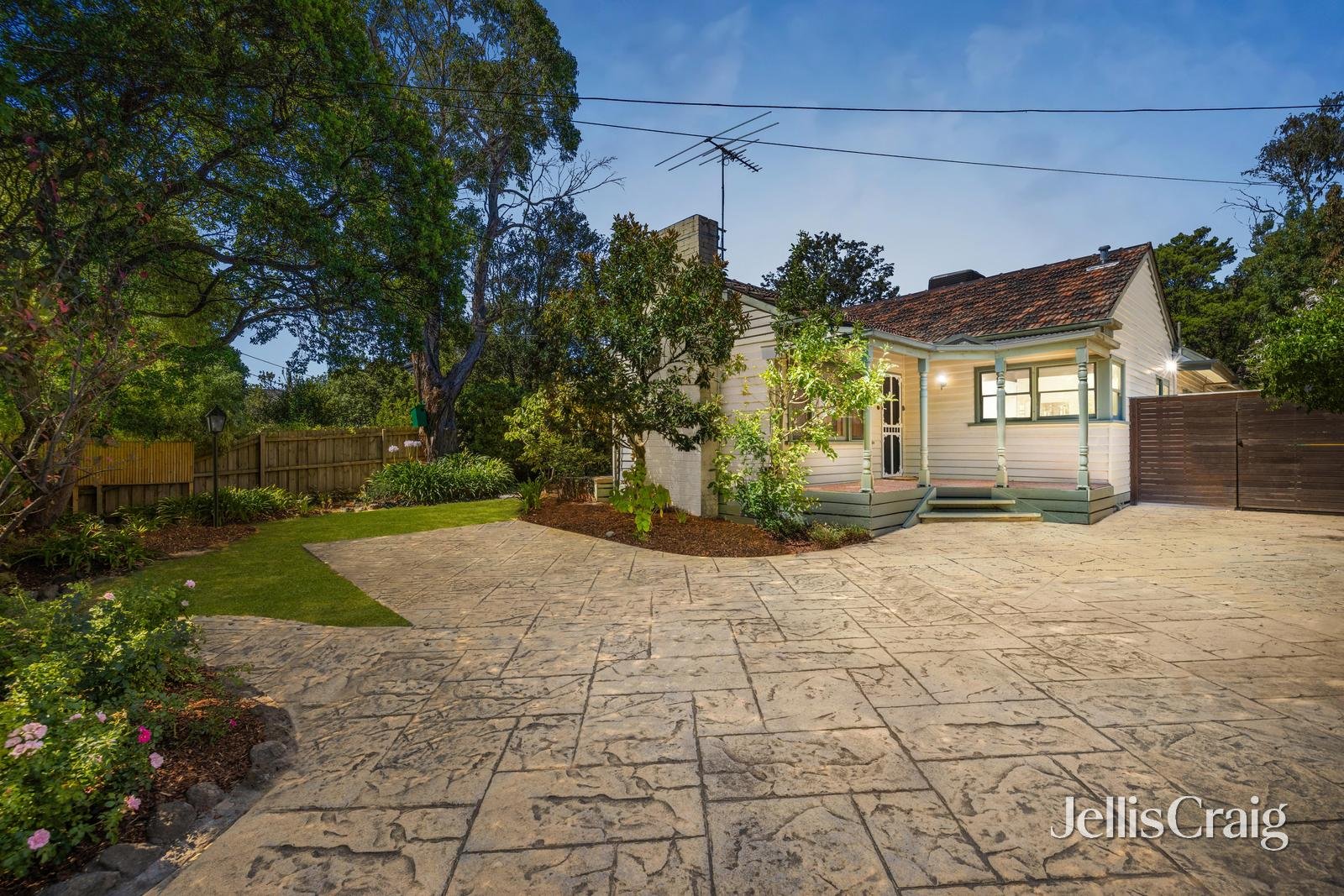 17 Goodwin Street, Blackburn image 1