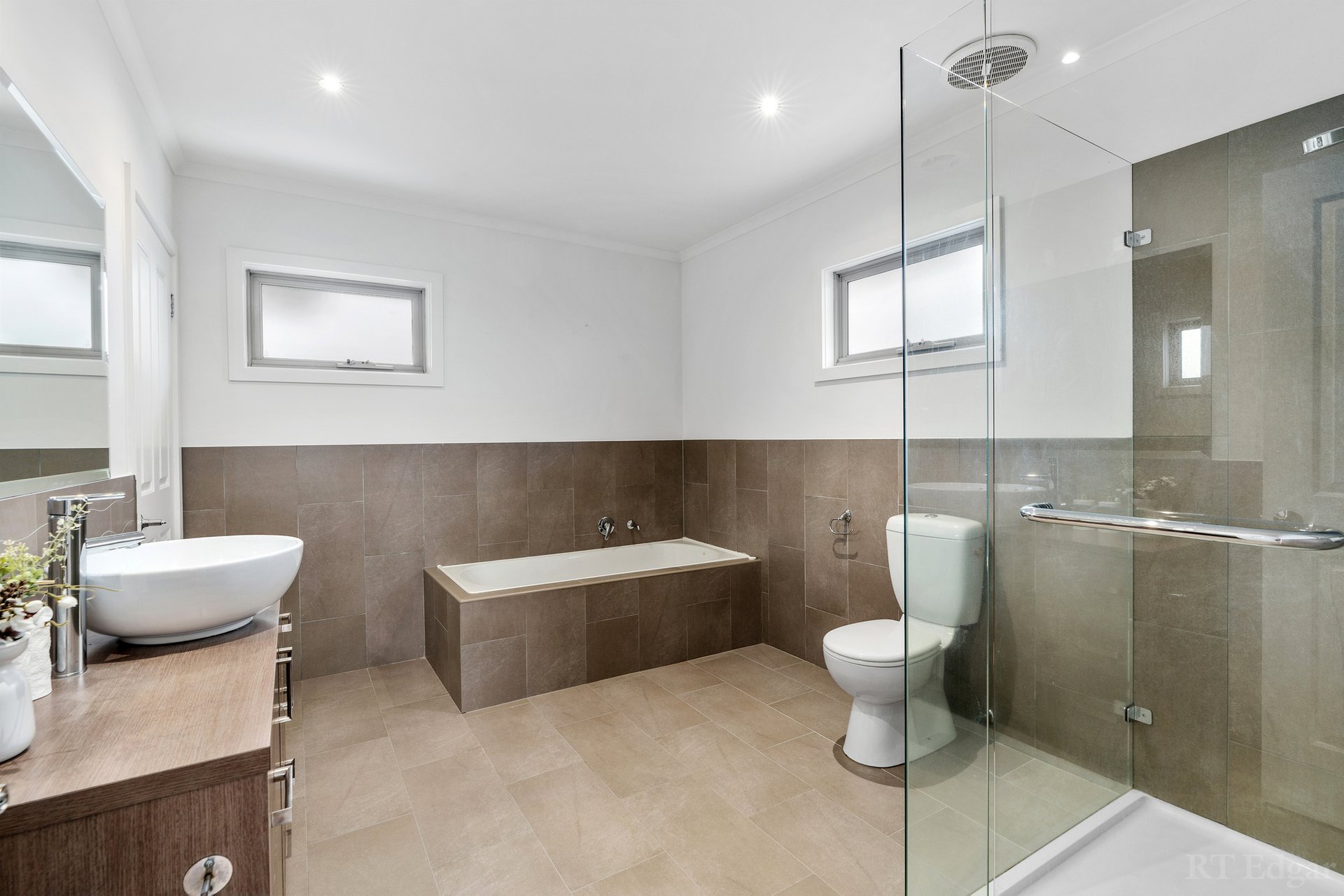 Property Gallery Thumbnail 11