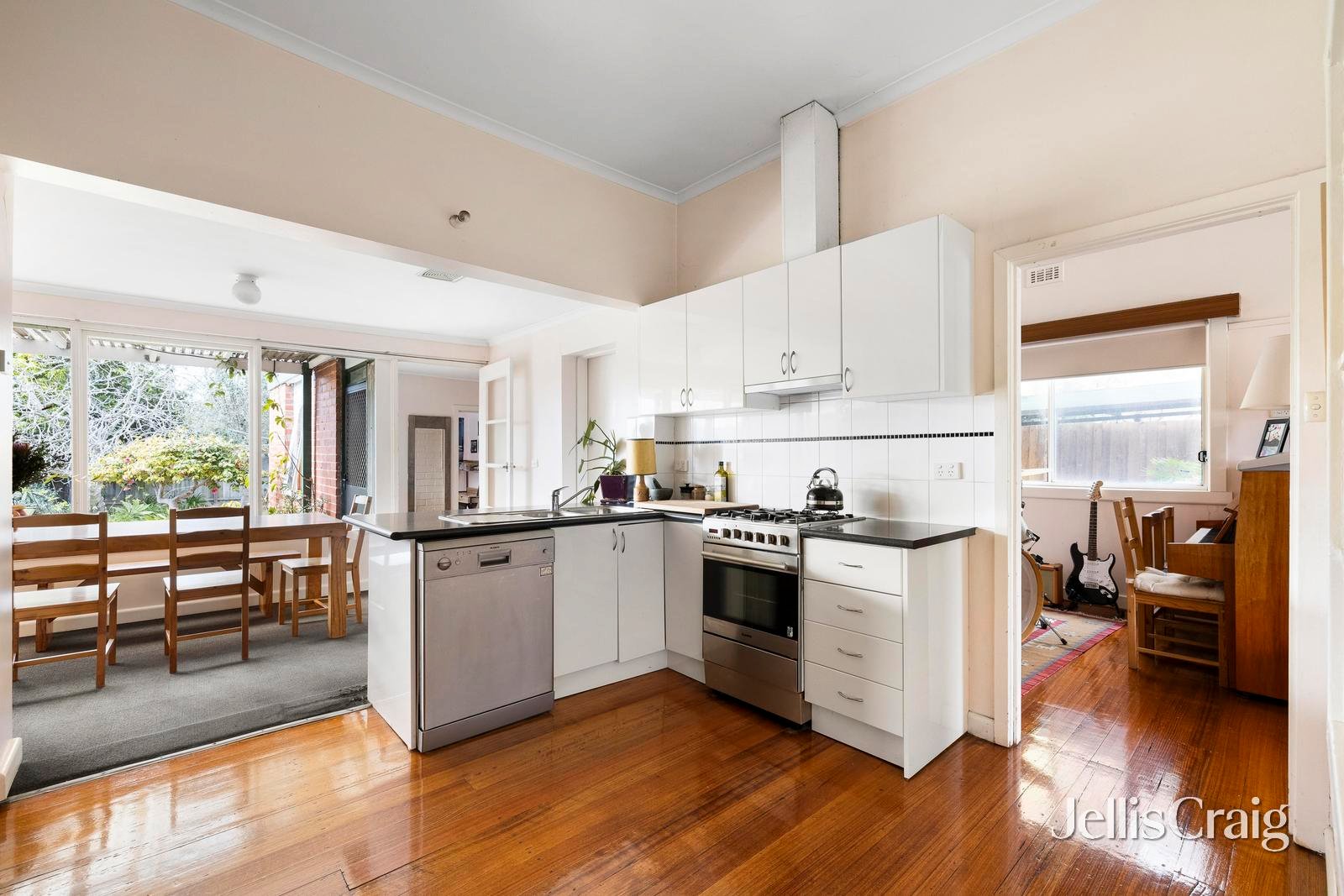 17 Grandview Grove, Carnegie image 2